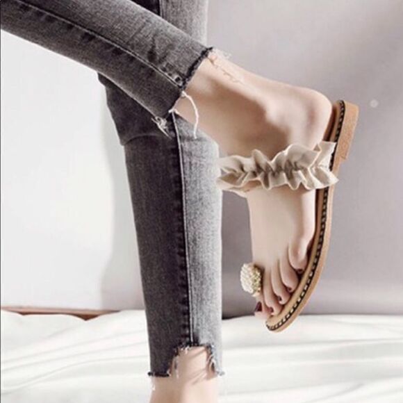 New Never worn pineapple sandals tan in color size 8 runs more like a seven - Picture 4 of 9